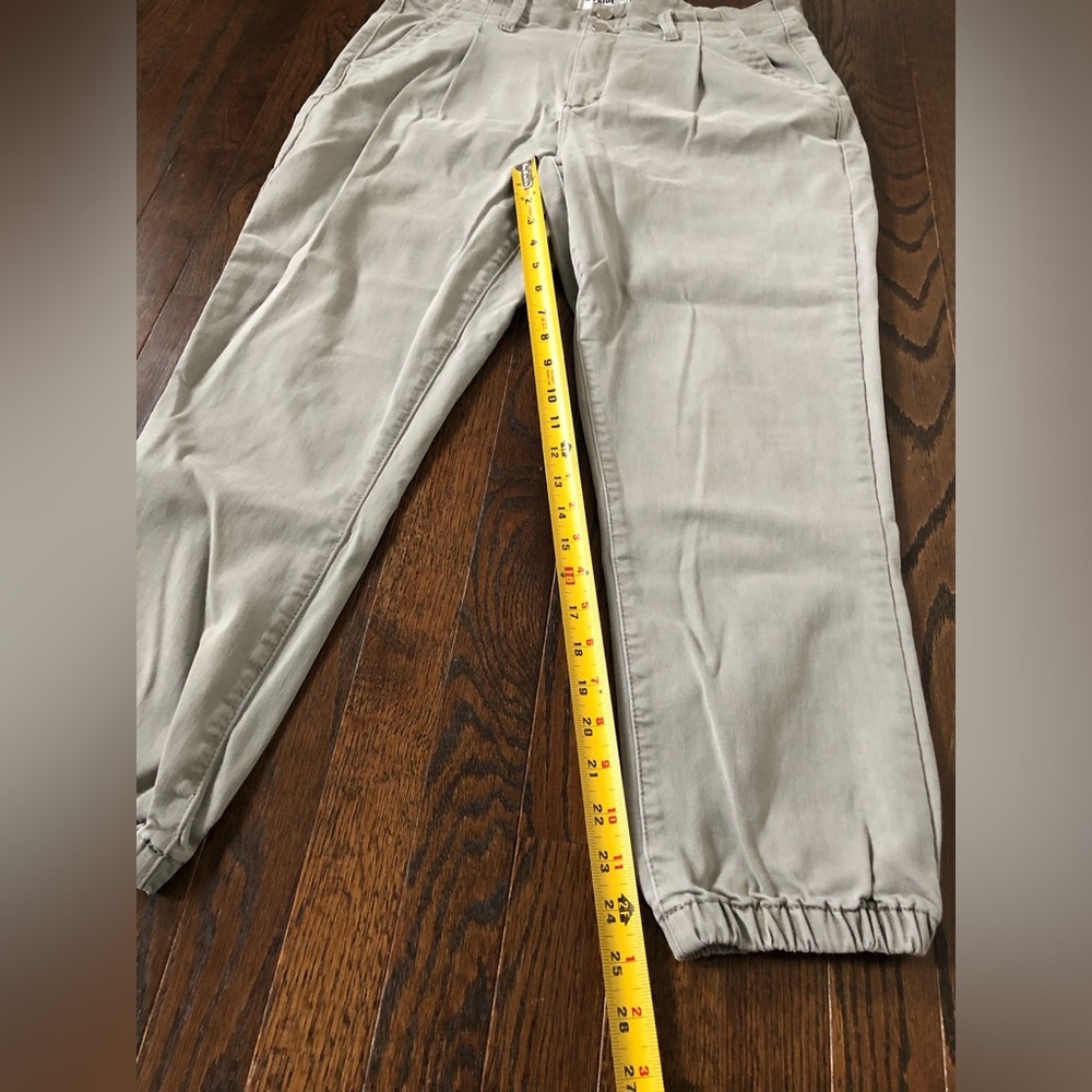 PAIGE Women’s 32 Mayslie Gray Pleated Denim High-Rise Cropped Jogger Jeans - EUC - Picture 10 of 16